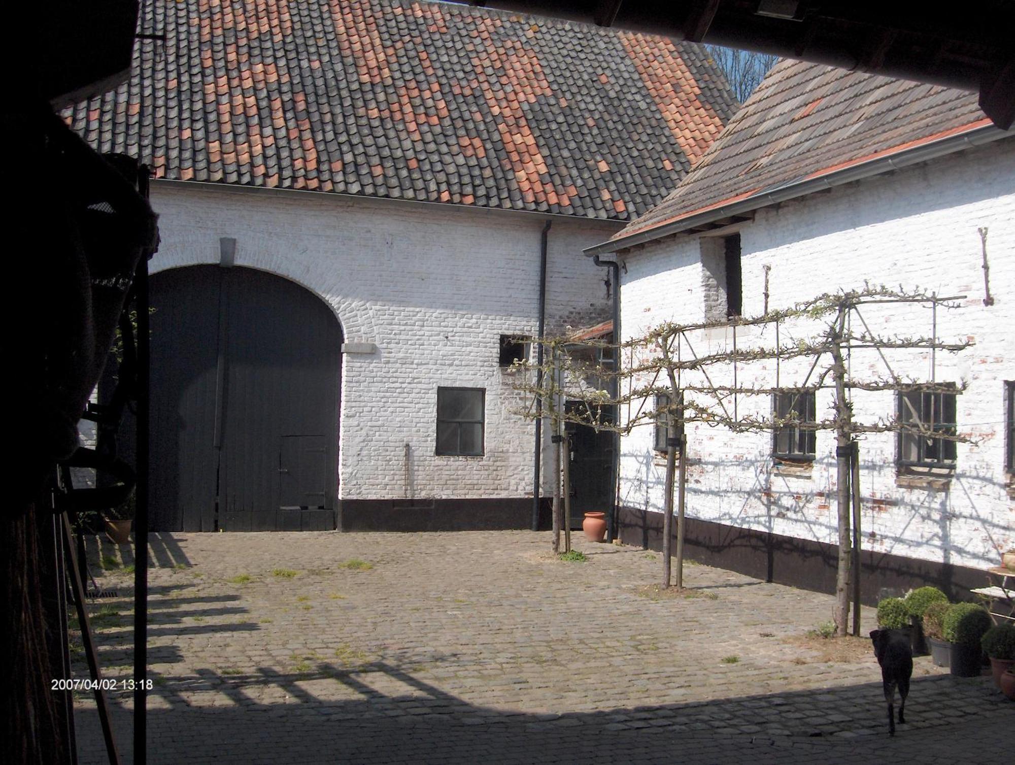 Cour 8 Lofts Guest House Maastricht Bagian luar foto